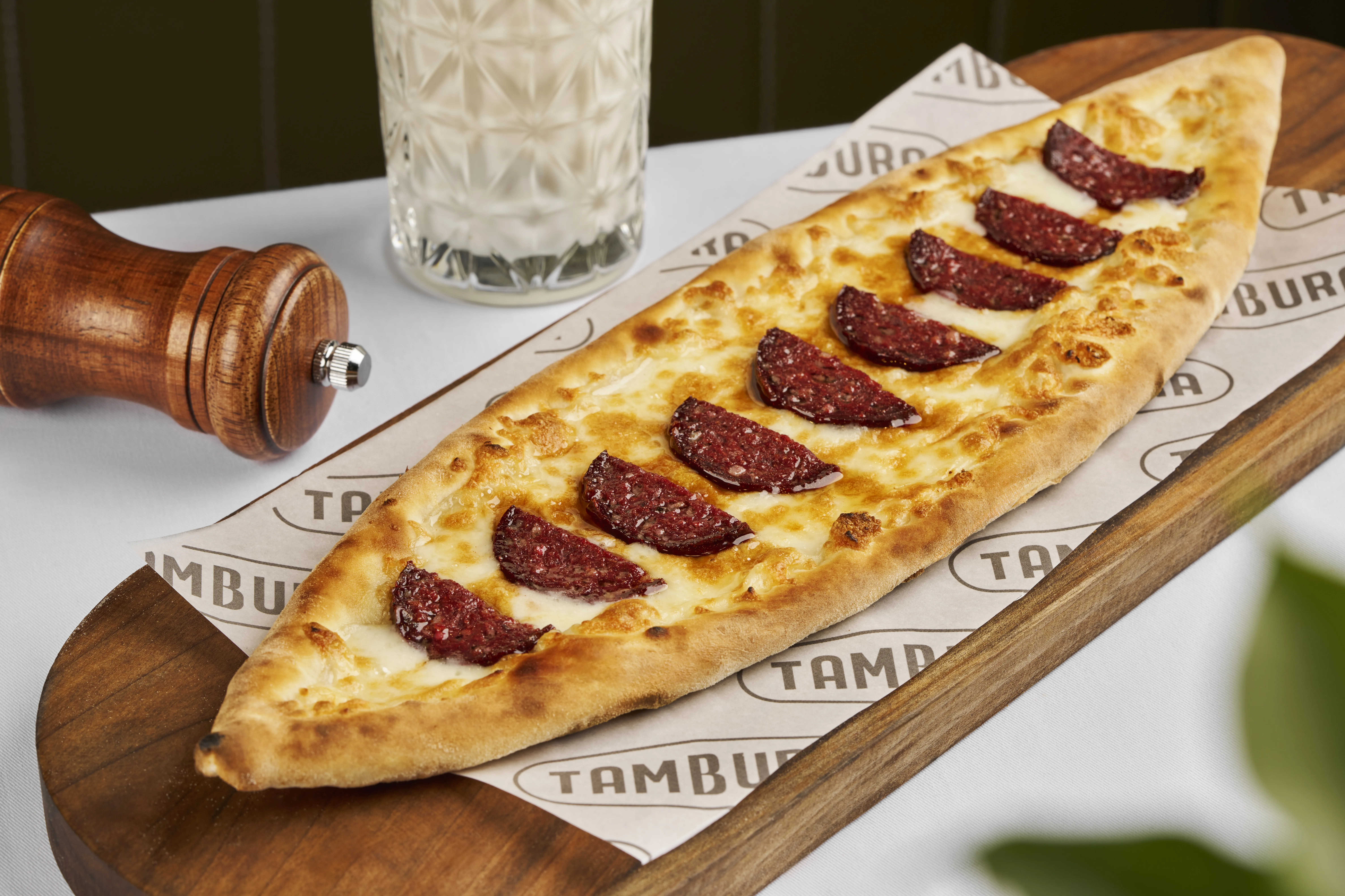 Pendirli sucuklu pide